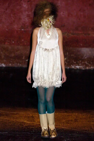 Look 10